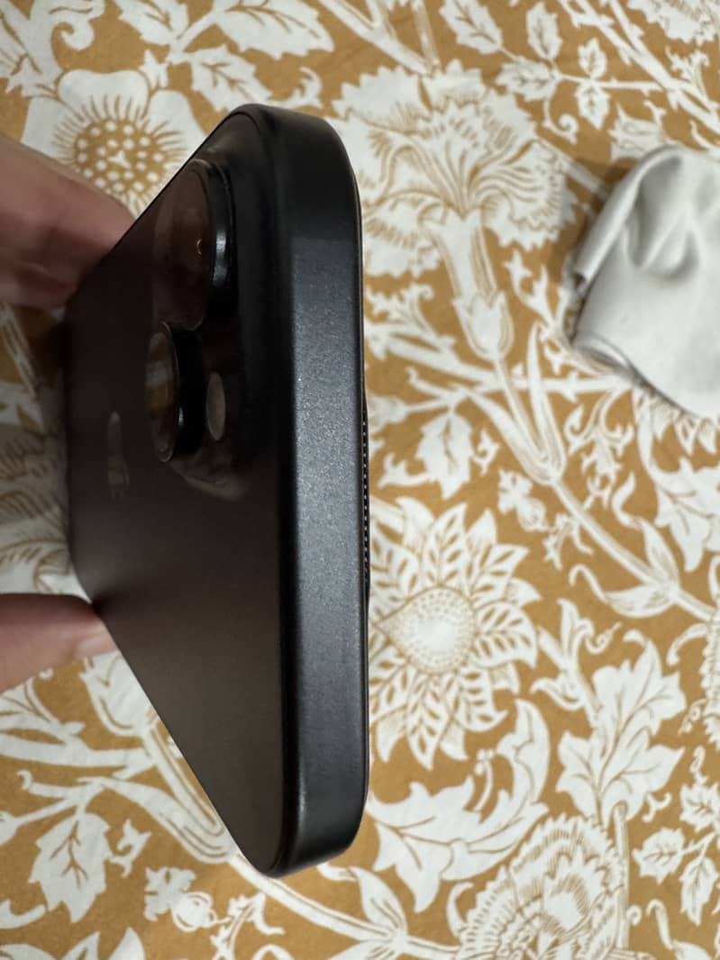 Apple iPhone 15 4