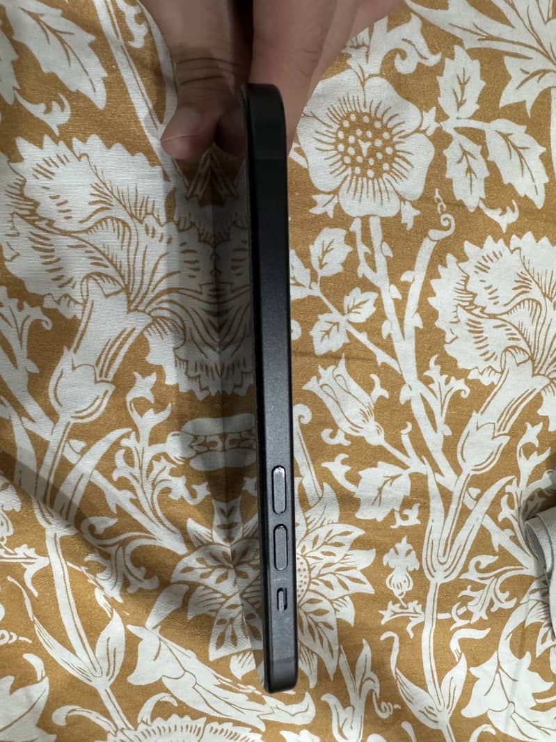 Apple iPhone 15 6