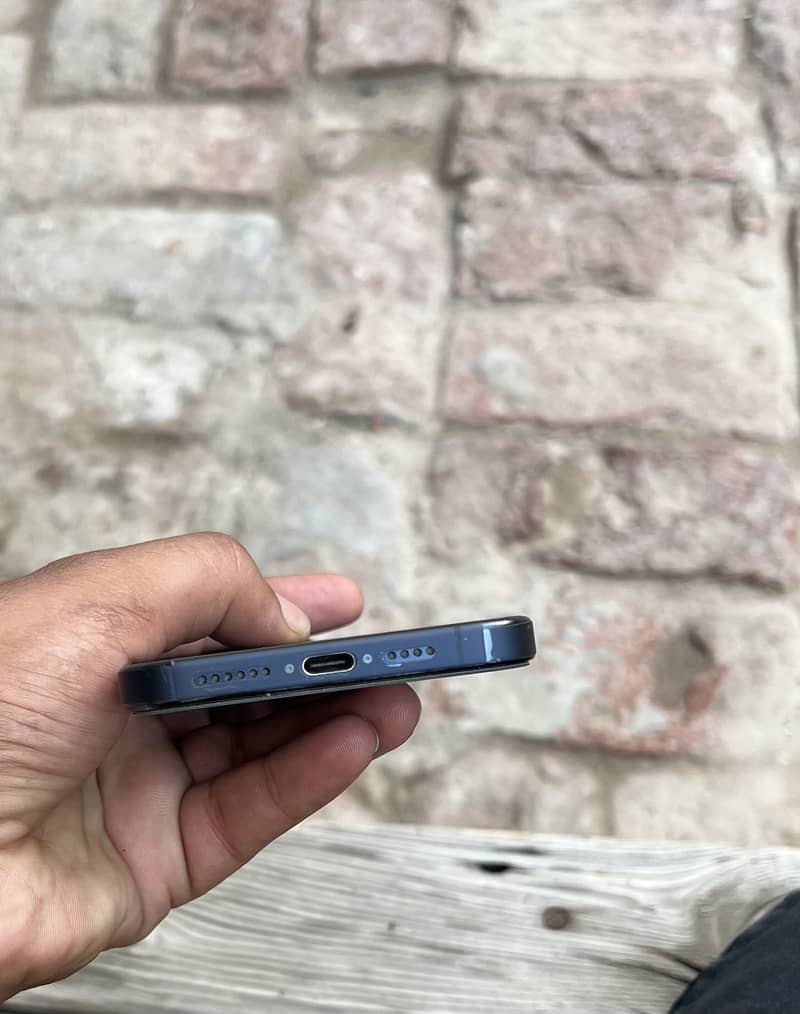 Apple iPhone 15 Pro Max 1