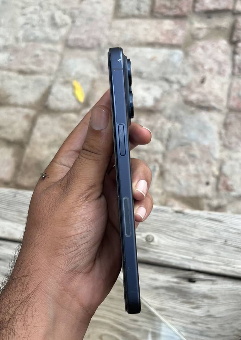 Apple iPhone 15 Pro Max 2