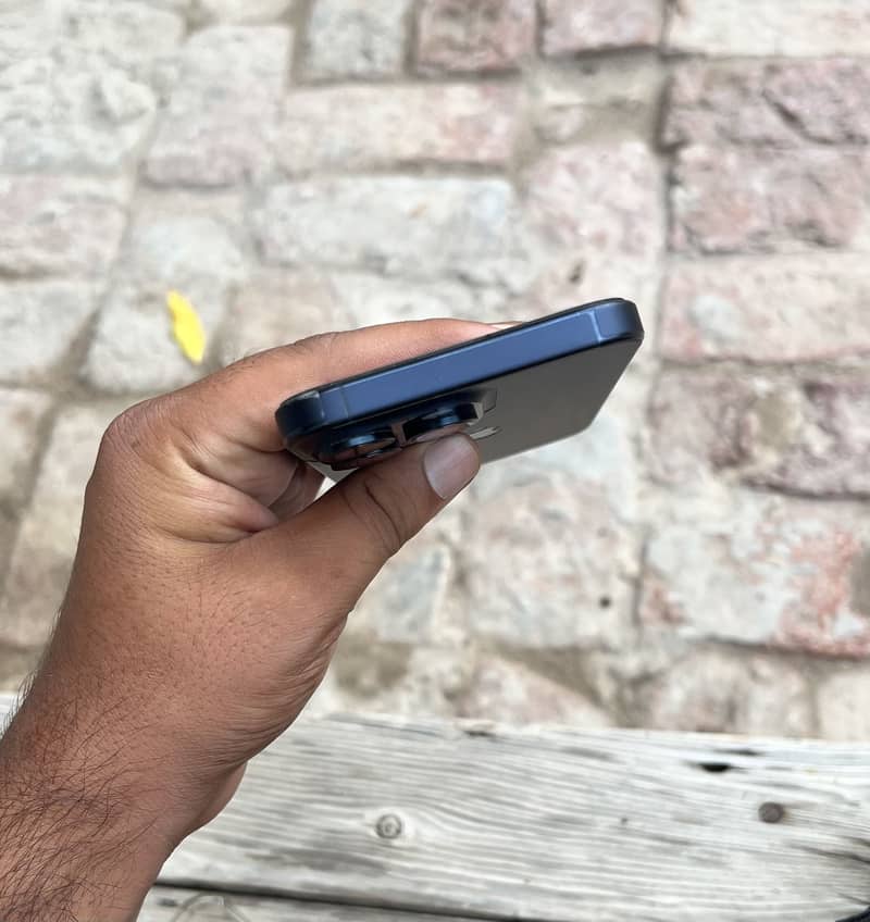 Apple iPhone 15 Pro Max 3