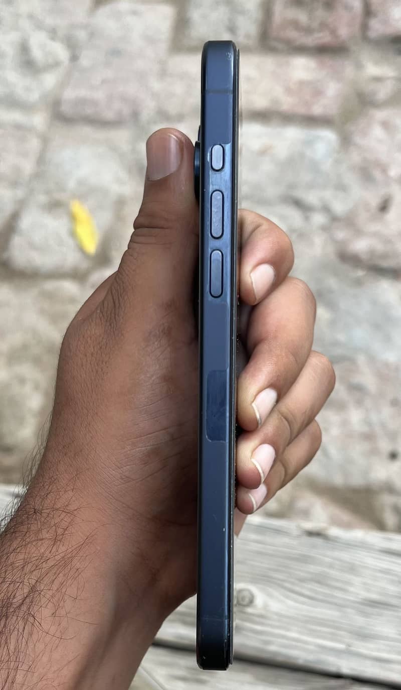 Apple iPhone 15 Pro Max 4