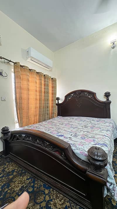 Wooden King size Beautiful Bed + Dressing Table Large