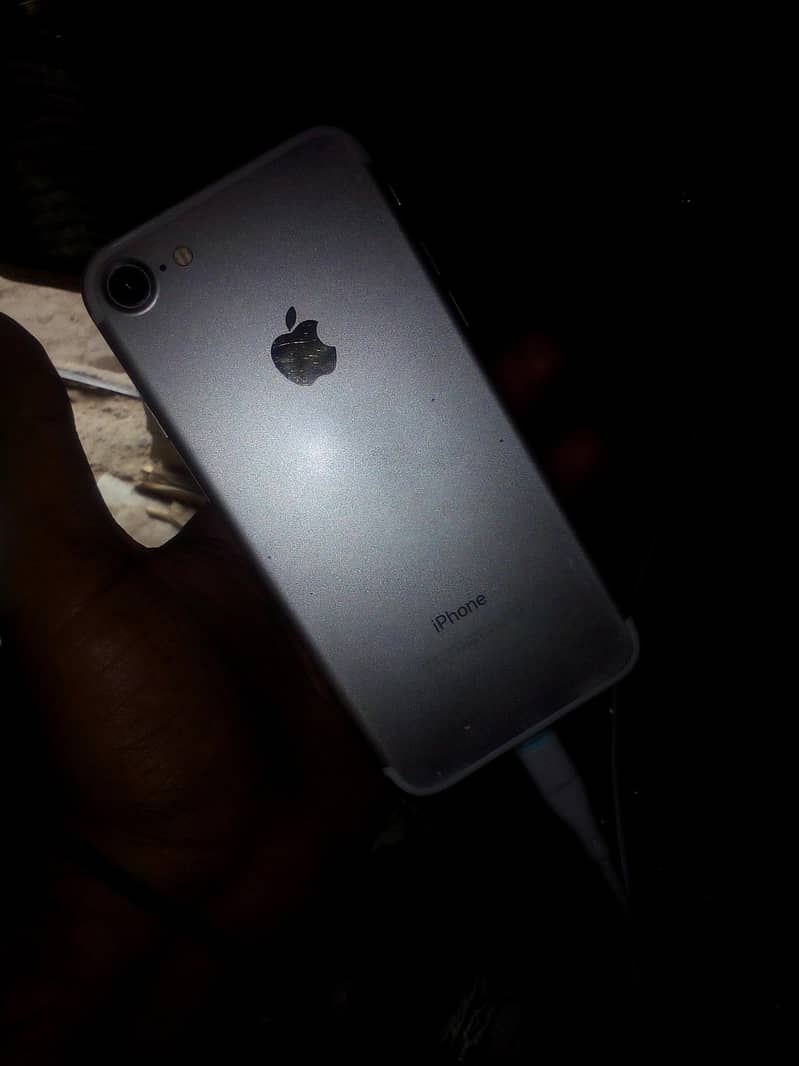 Apple iPhone 7 3
