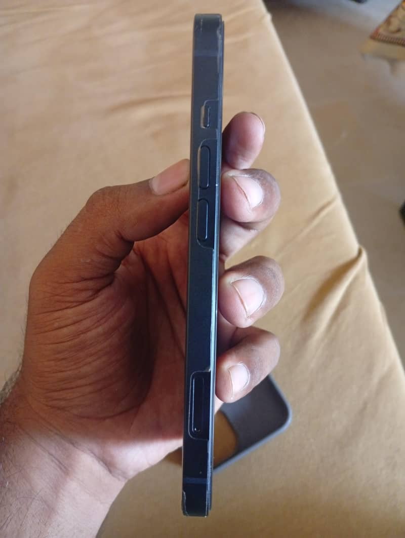 Apple iPhone 13 2