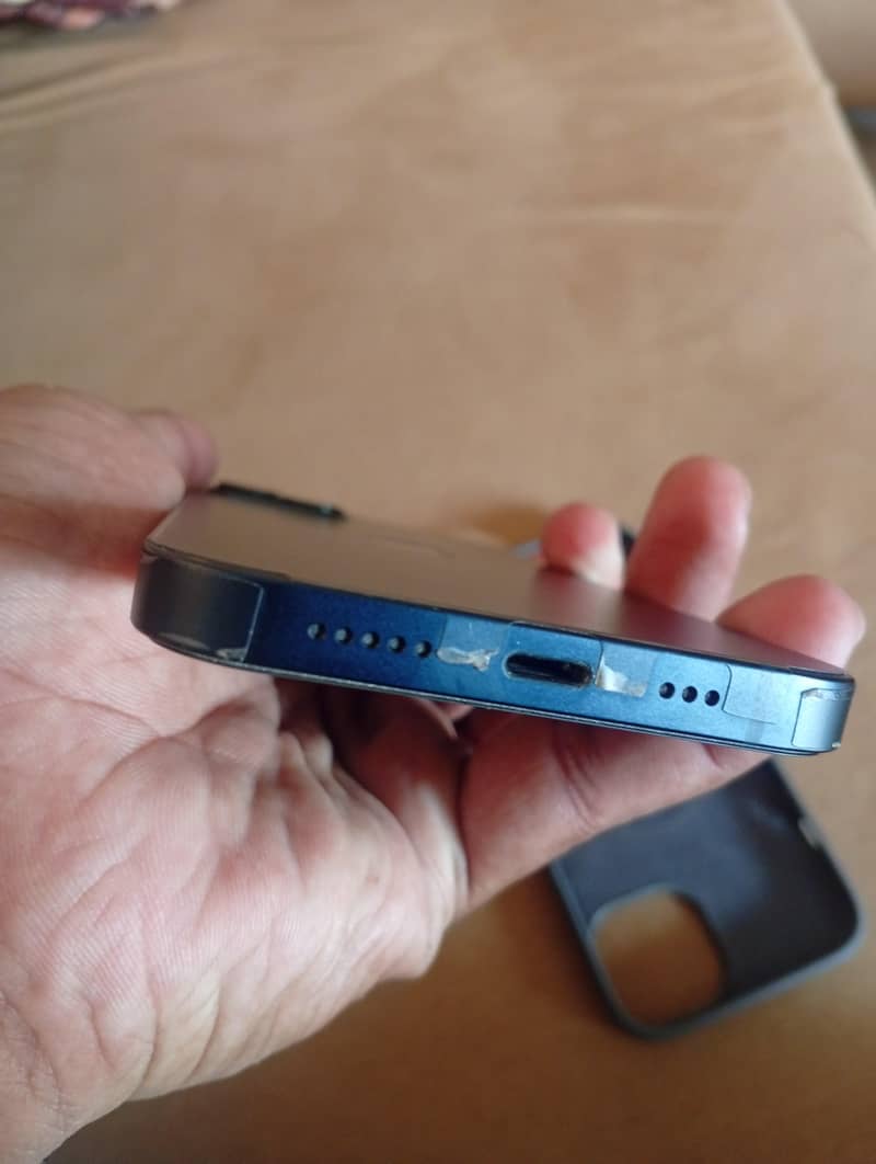Apple iPhone 13 4