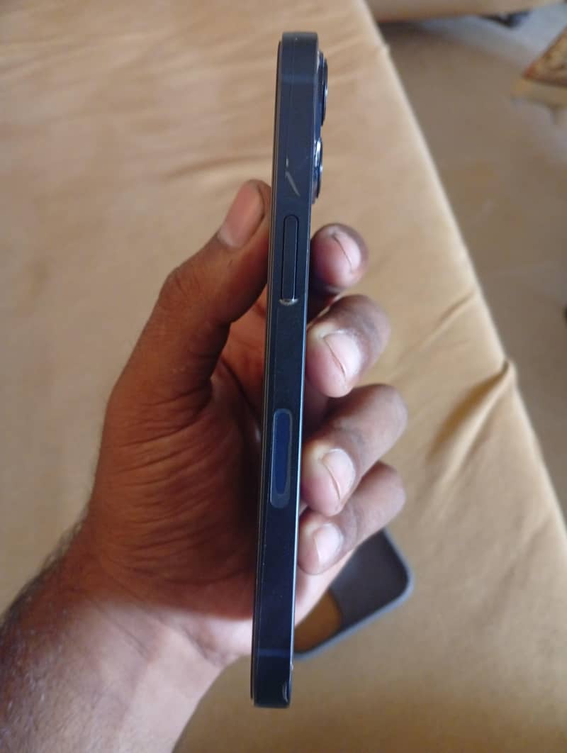 Apple iPhone 13 5