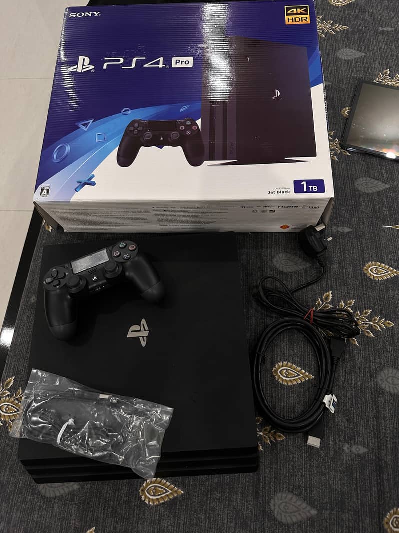 PS4 Pro 1TB Mint Condition with Orignal Lynx Controller 0