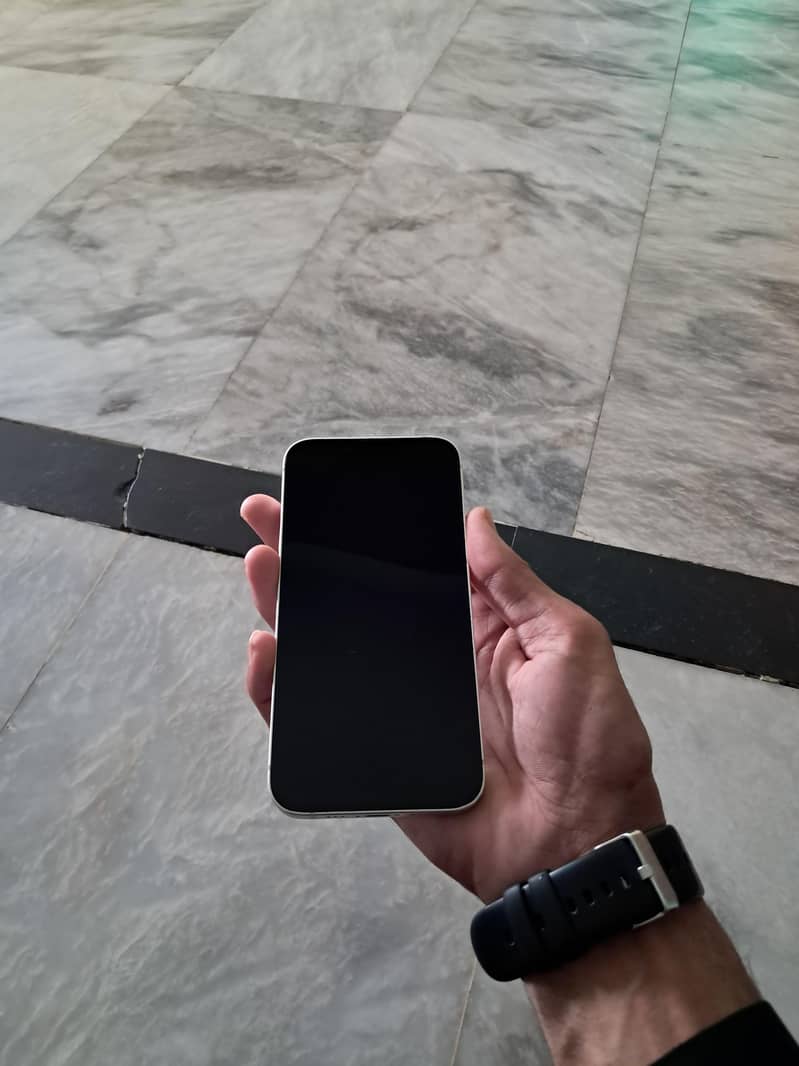 Apple iPhone 13 2