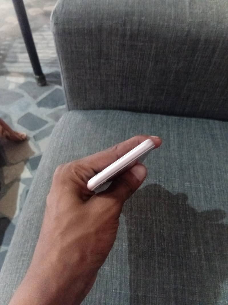 Apple iPhone 6S 4