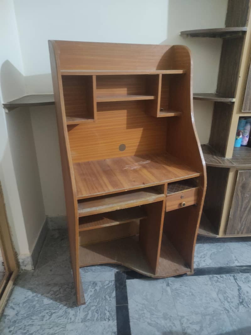 Used Computer Table 0