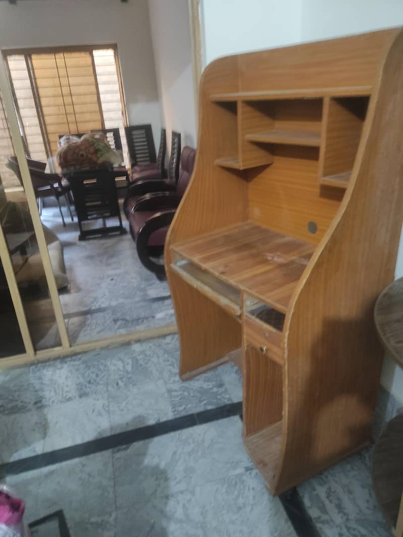 Used Computer Table 2