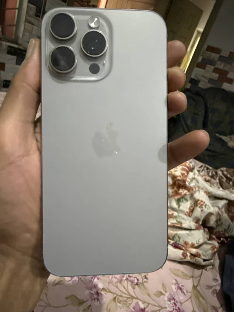 Apple iPhone 16 Pro Max 6