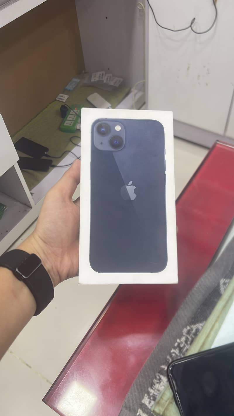 Apple iPhone 13 2