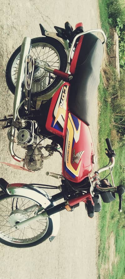 Honda CD 70 2025
