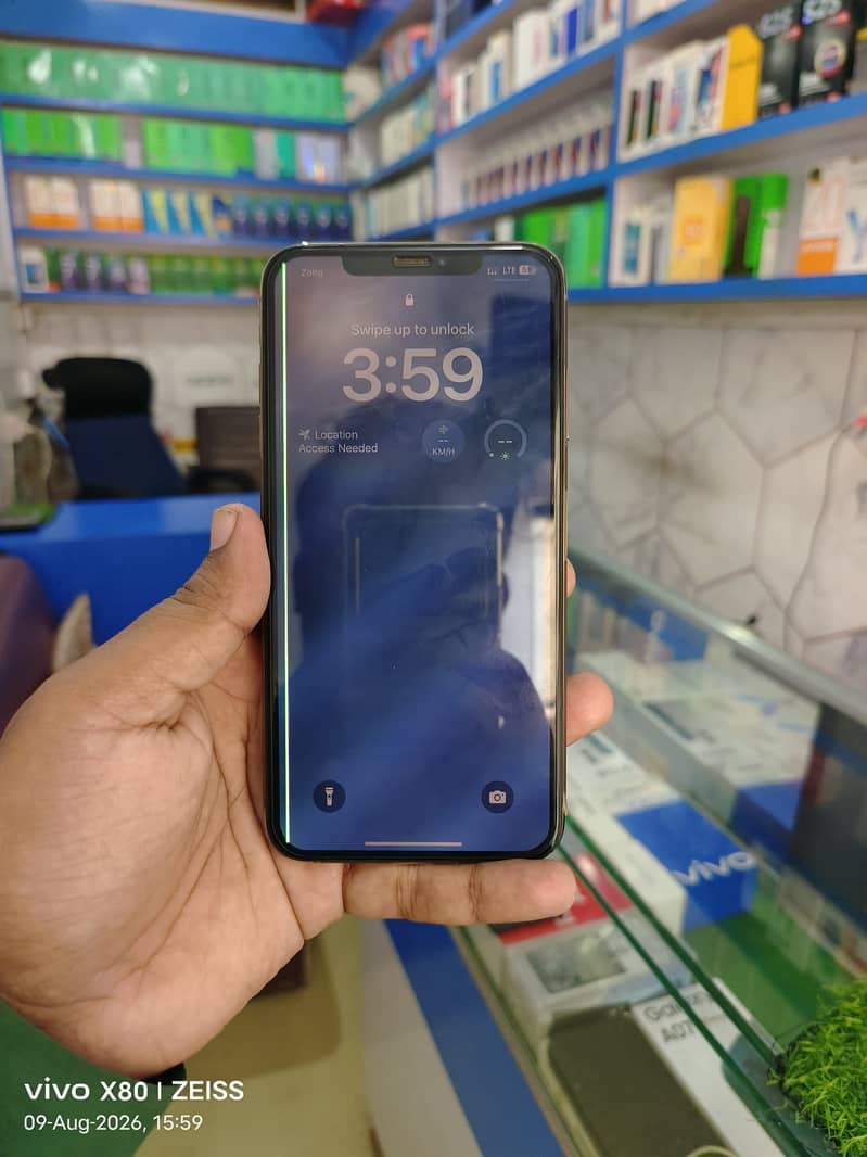 Apple iPhone XS Max 1