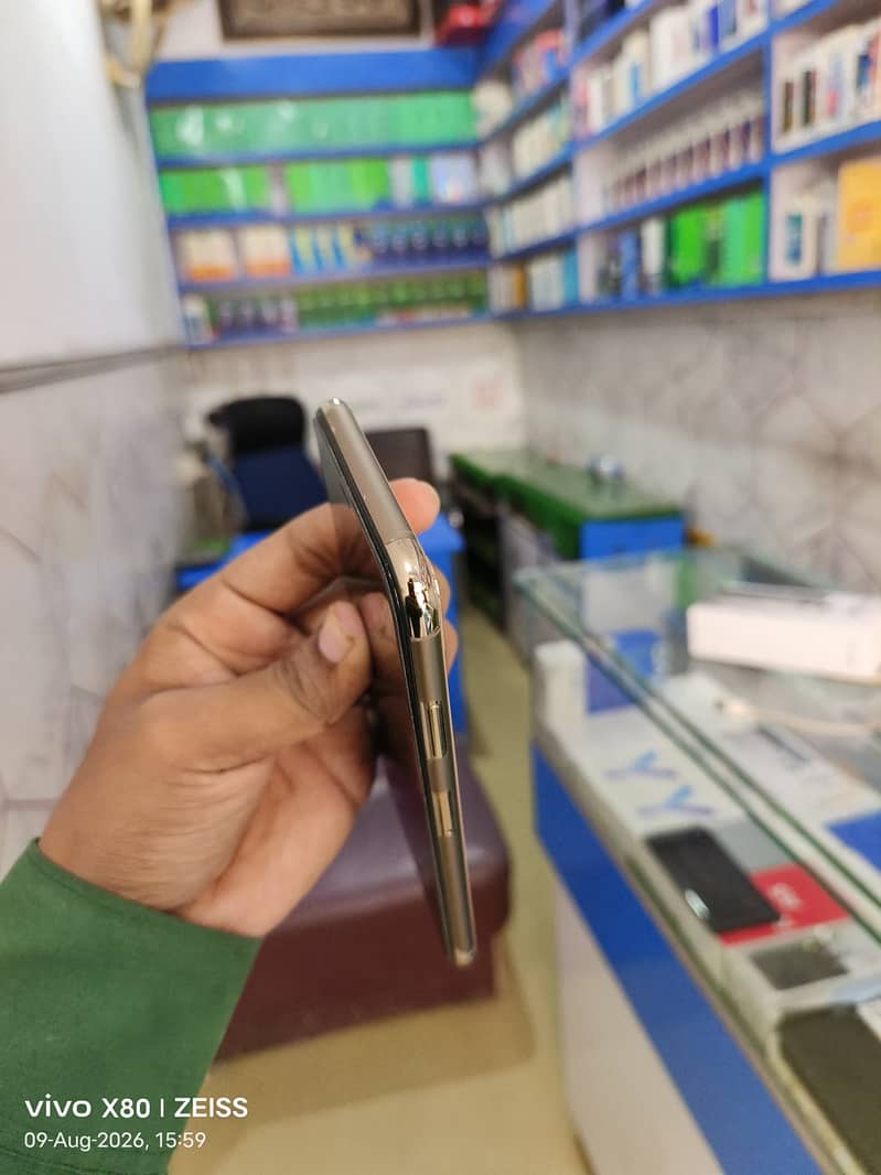 Apple iPhone XS Max 3