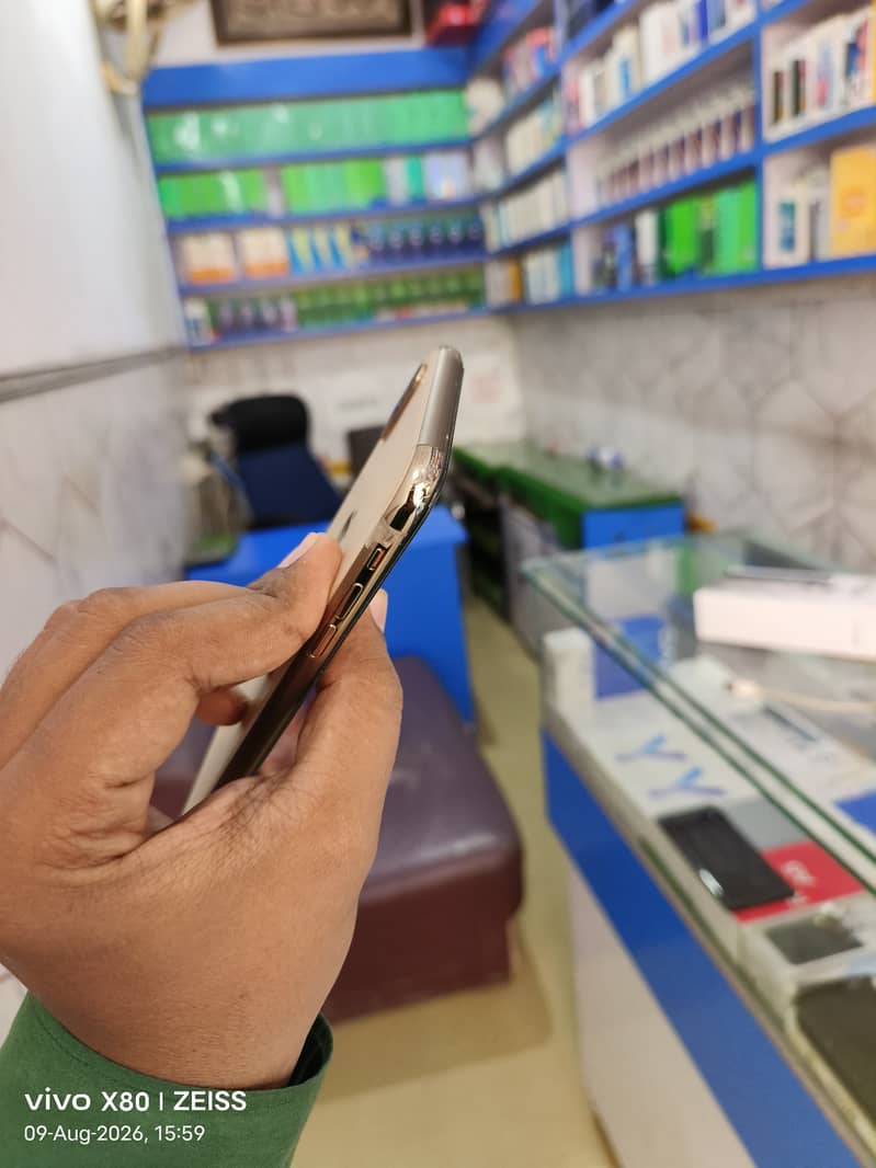 Apple iPhone XS Max 6