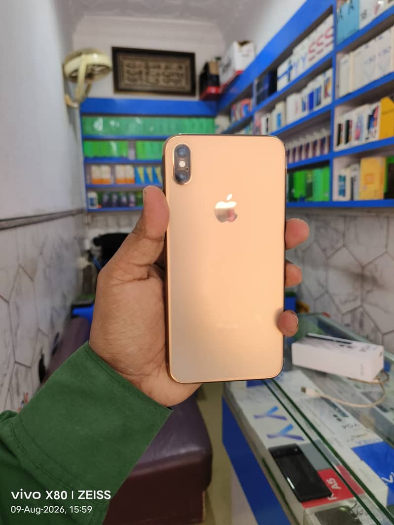 Apple iPhone XS Max 7