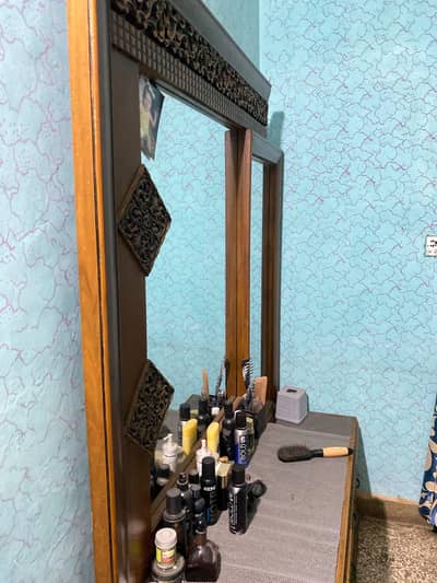 1 dressing table for sale ( argent )