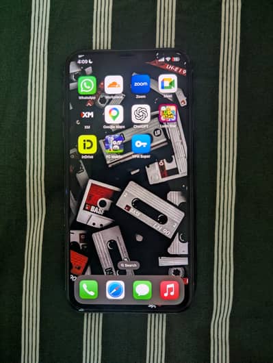 Apple iPhone XS Max (With Box)