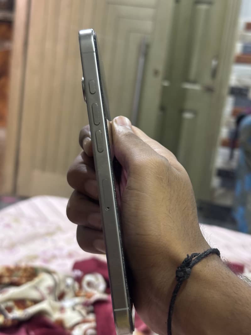 iPhone 16 pro max 1