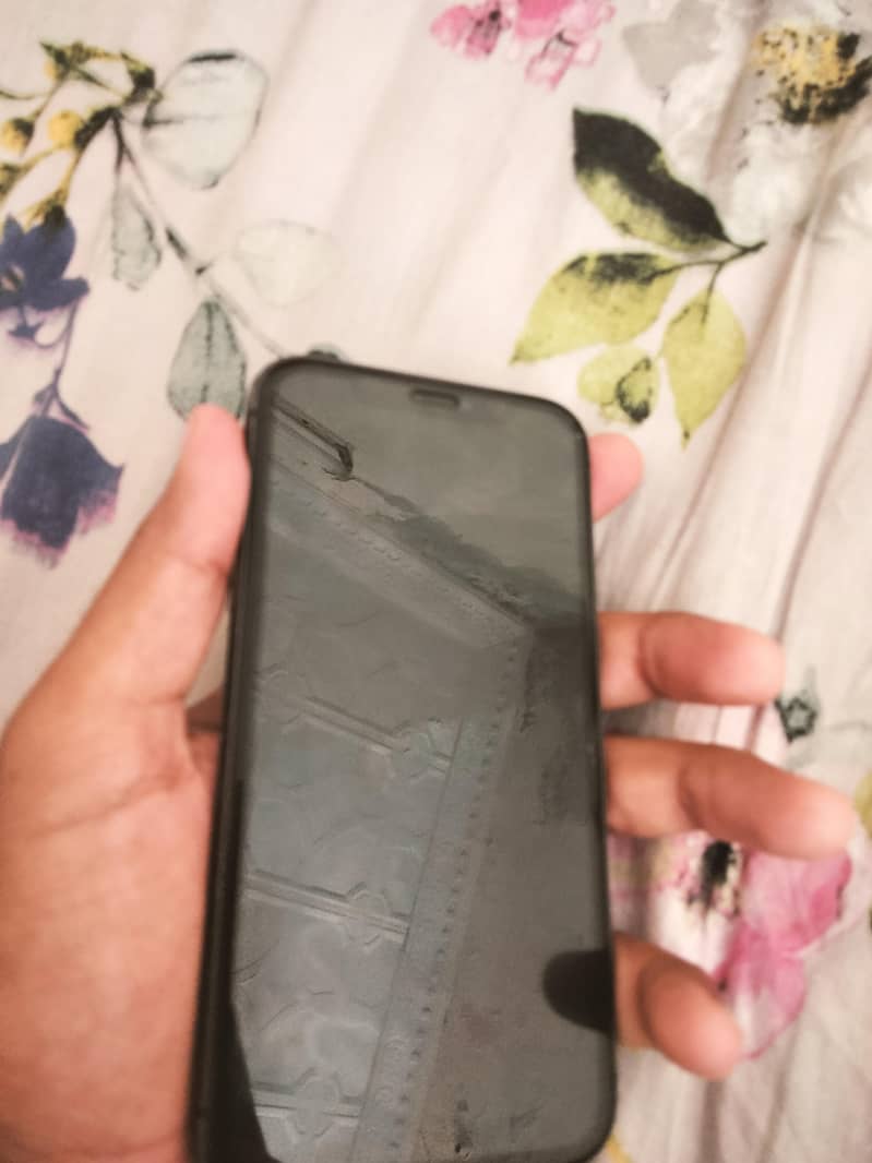 Apple iPhone 11 4