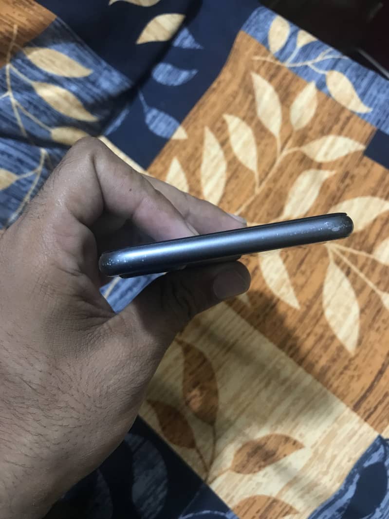 Apple iPhone 8 Plus 4