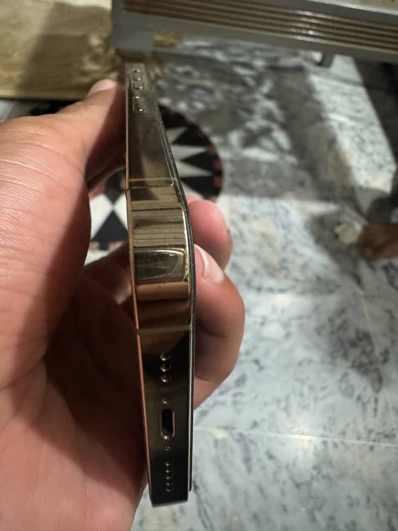Apple iPhone 13 Pro 2