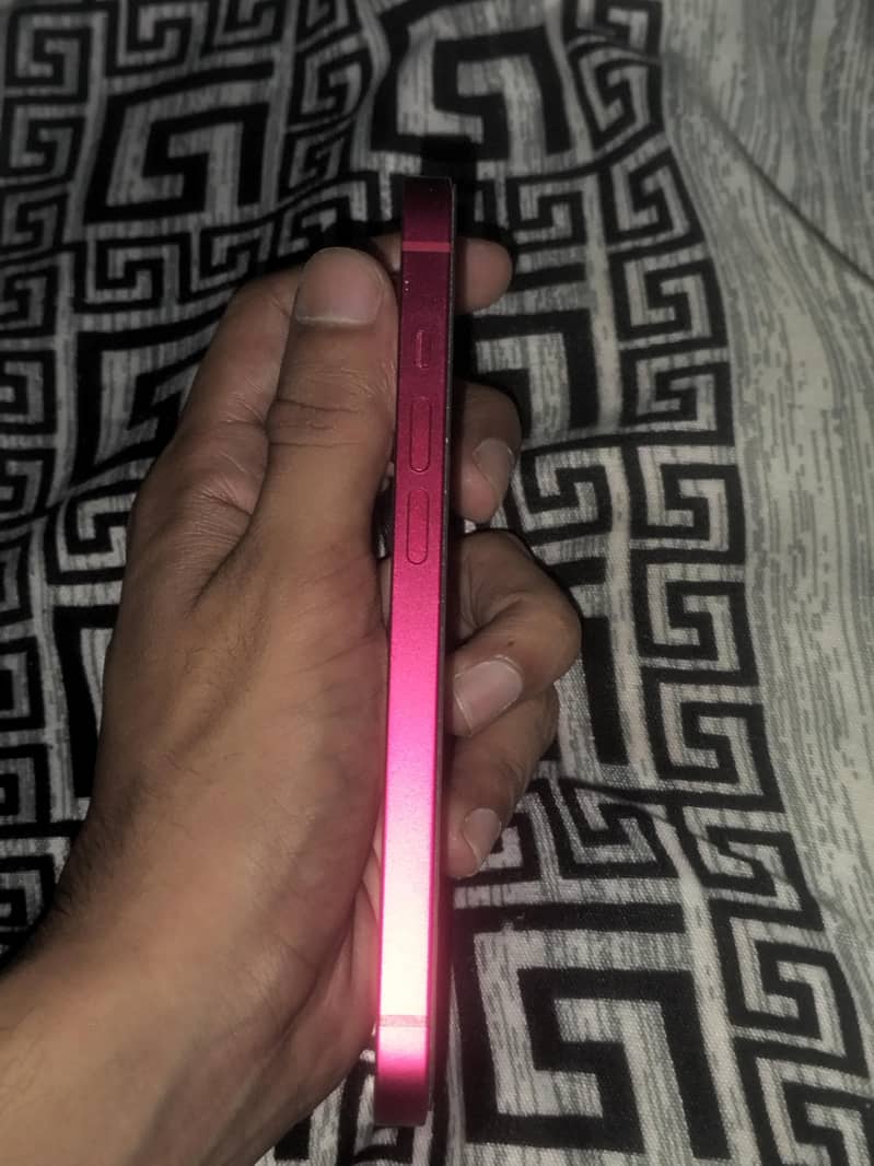Apple iPhone 14 3