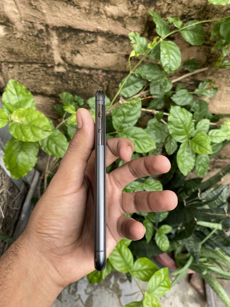 Apple iPhone X 3