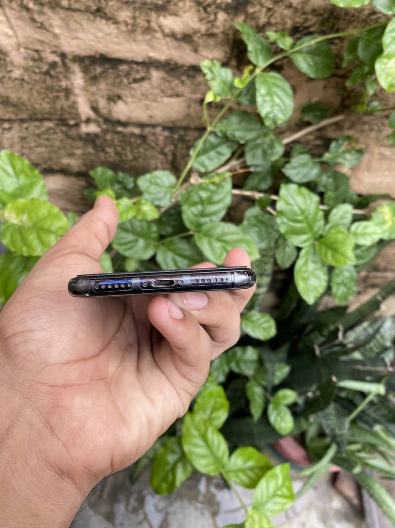 Apple iPhone X 5