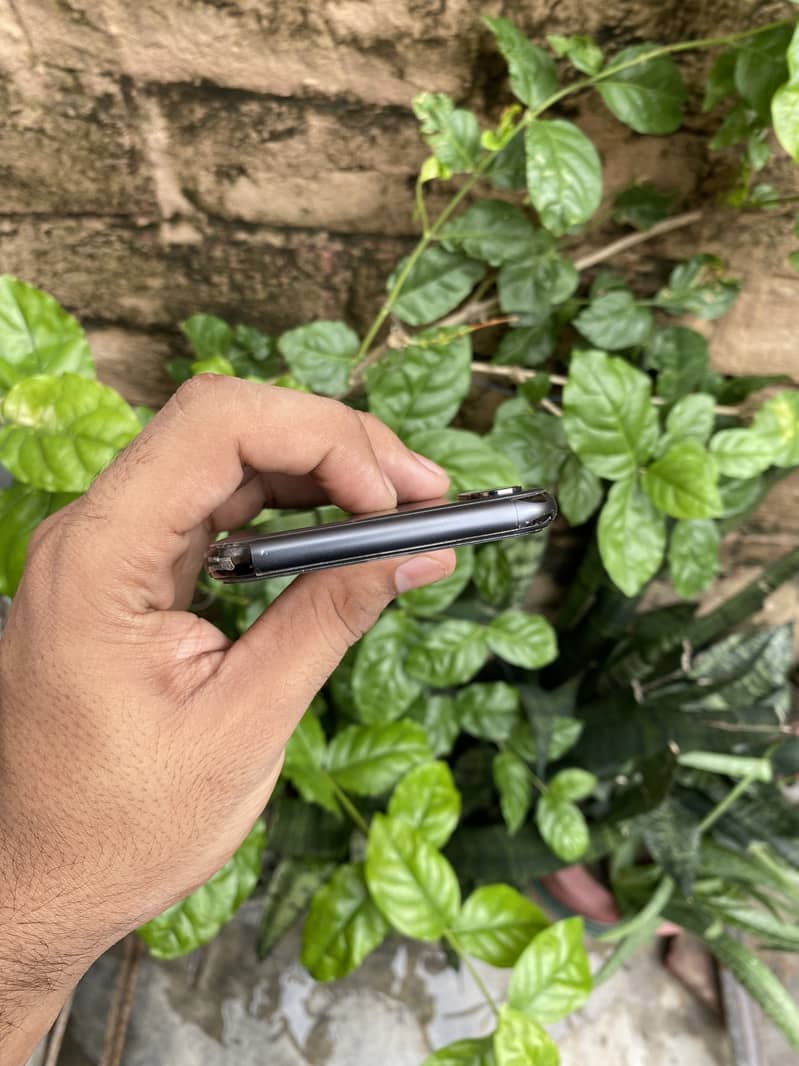 Apple iPhone X 6