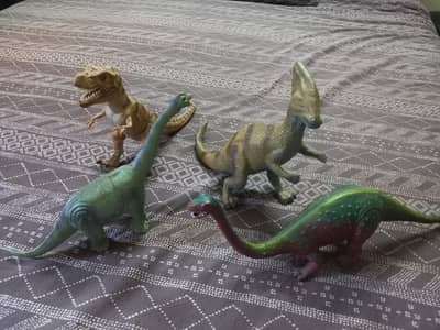 4 set of dinosaurs