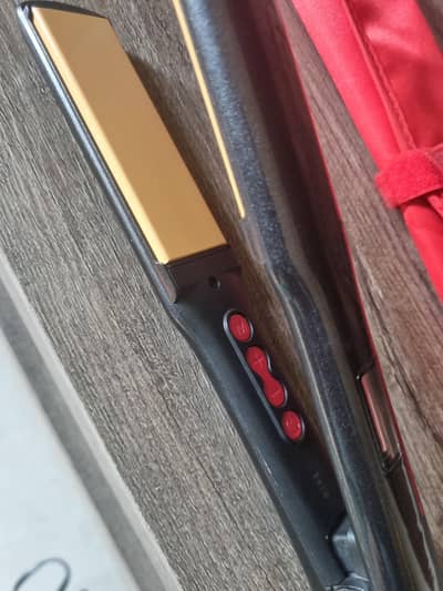 CHI hair straightener