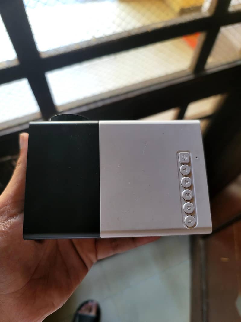 Portable mini projector 2