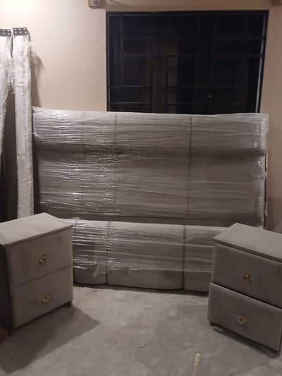 Bed set with side tables