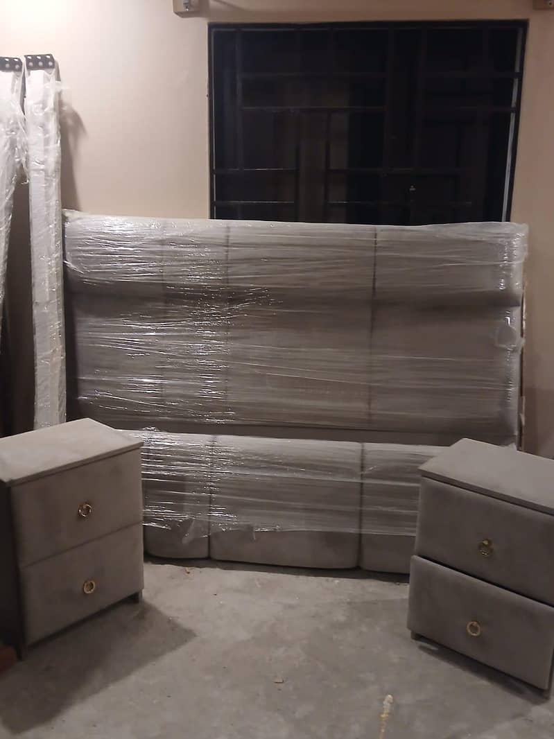 Bed set with side tables 0