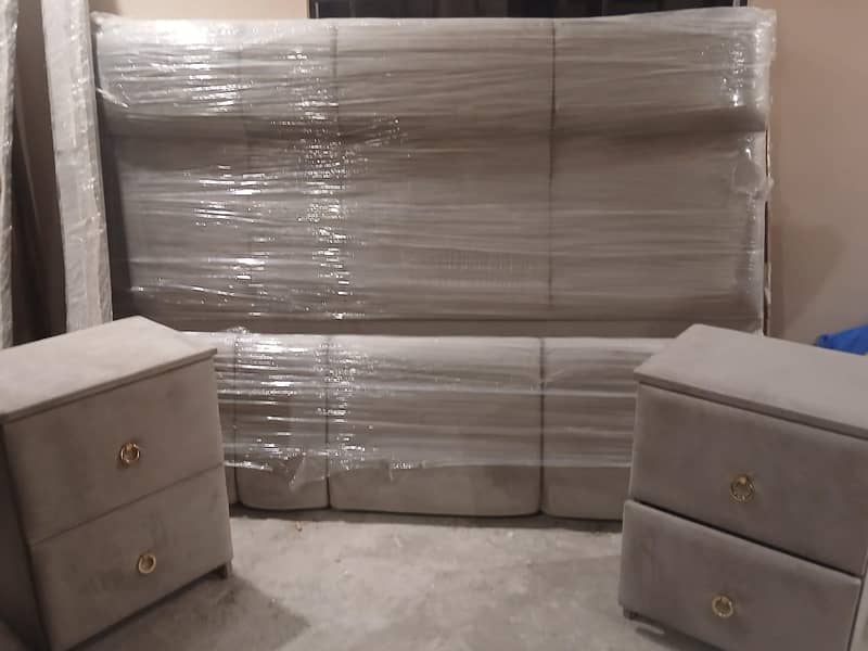 Bed set with side tables 1