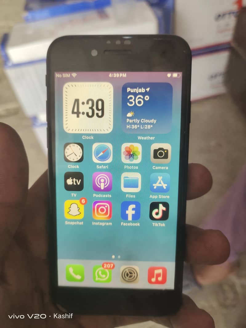 Apple iPhone SE 2020 0