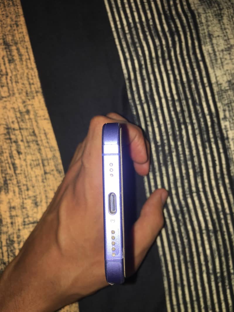 Apple iPhone 16 4
