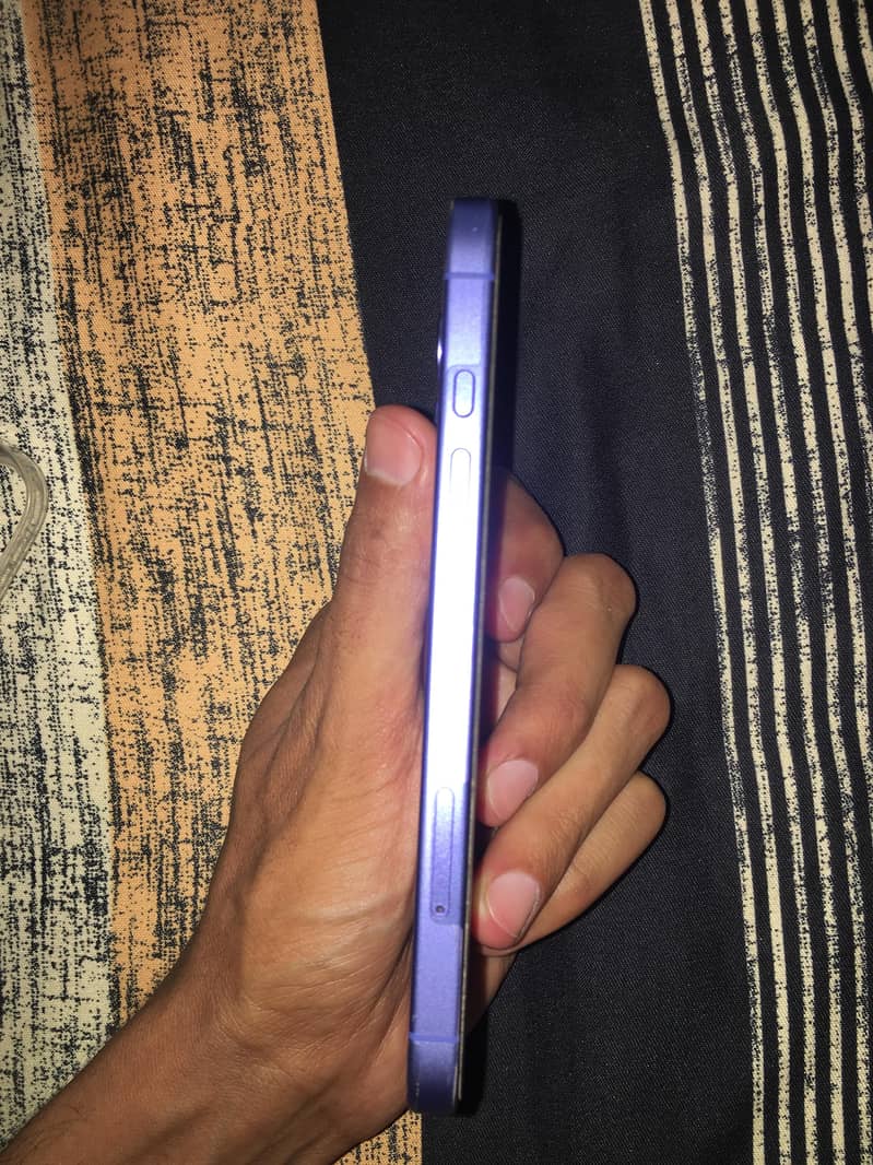 Apple iPhone 16 6