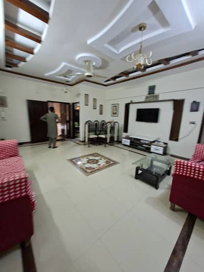 3 Bed Dd Very Well Maintained 1st Floor Unit 200 Yards
