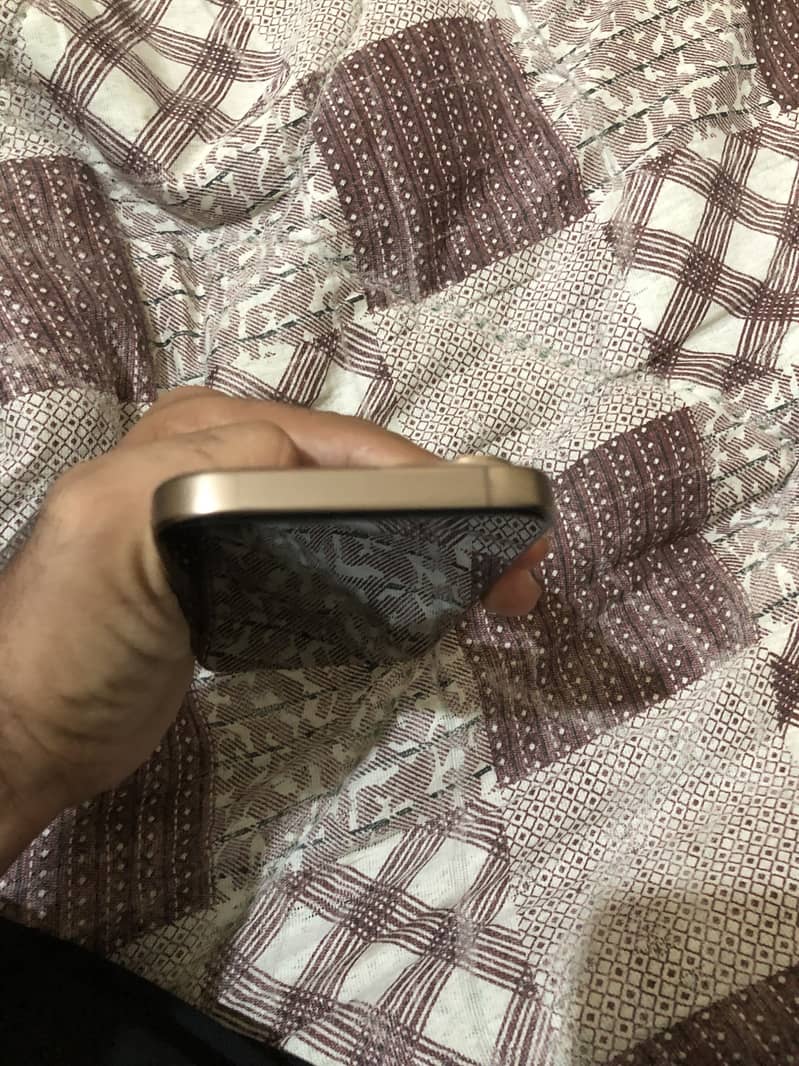 Apple iPhone 16 Pro 4