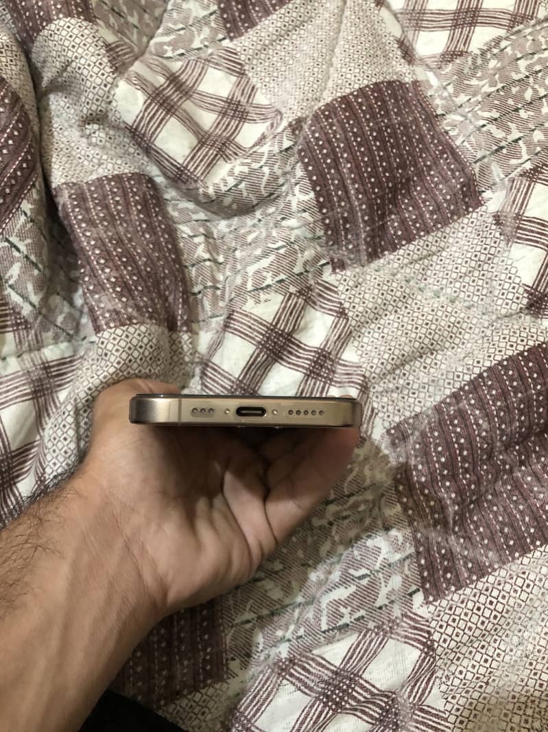 Apple iPhone 16 Pro 5