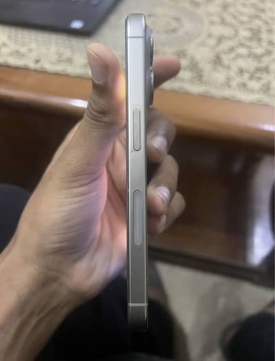 Apple iPhone 15 Pro jv natural titanium
