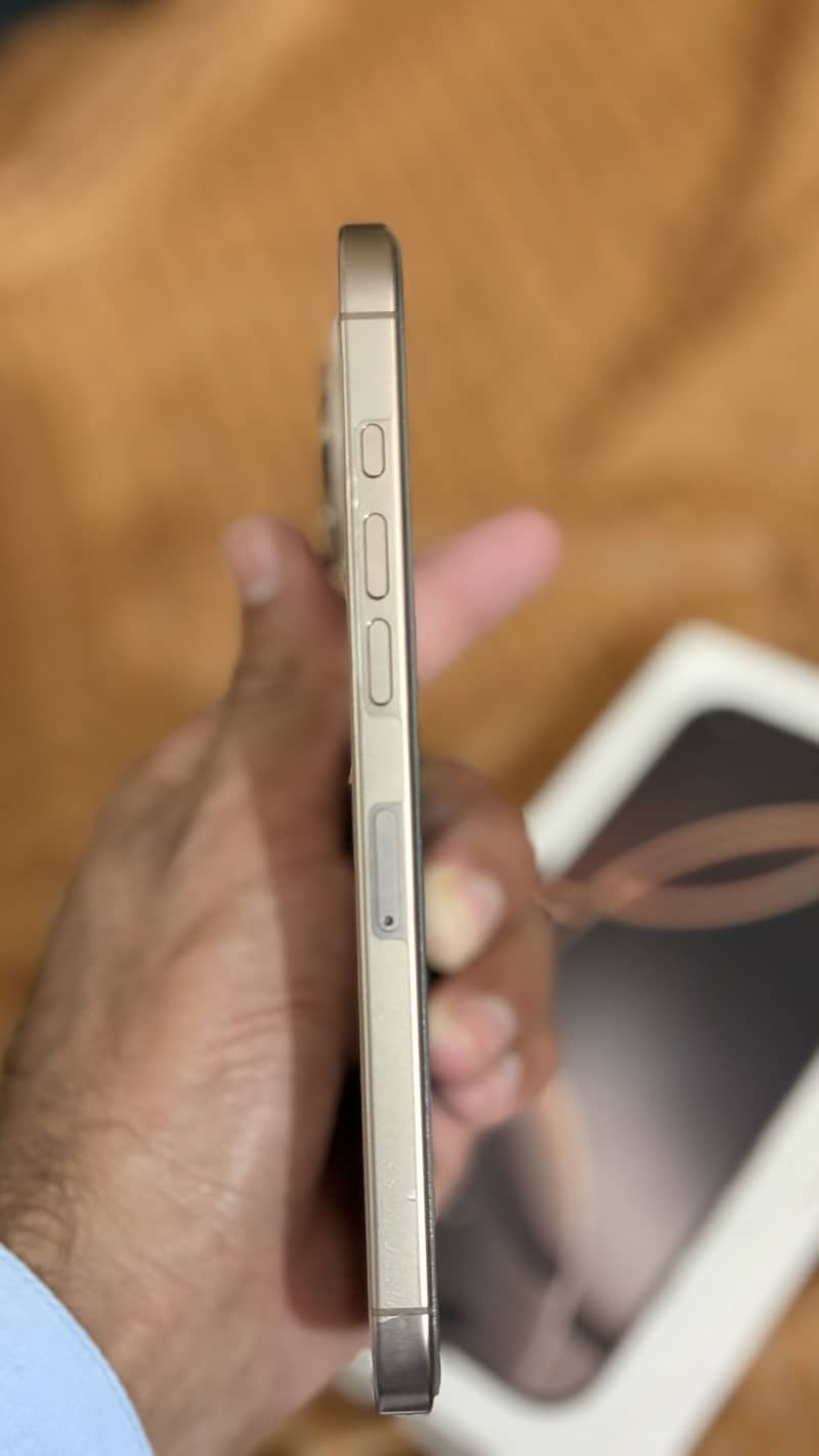 Apple iPhone 16 Pro Max 3