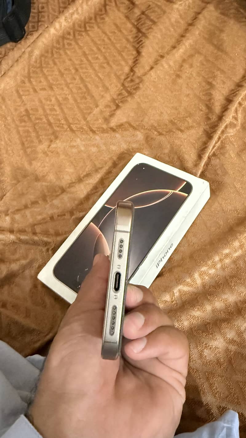 Apple iPhone 16 Pro Max 5