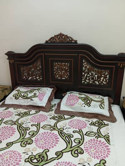 king size bed with side tables