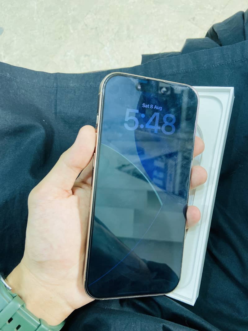 Apple iPhone 16 Pro Max 3
